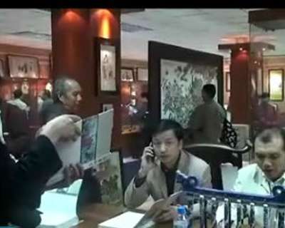 李文躍、江振聲、鄒達懷為《瓷國明珠》首發(fā)簽名