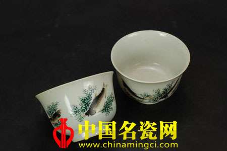 淺談陶瓷粉彩的藝術(shù)特點(diǎn)與發(fā)展