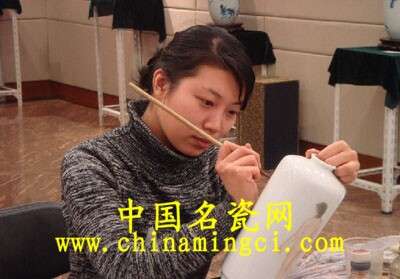 以靈動相伴 與美麗相依——范麗霞瓷韻清香