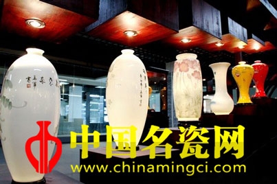 陶瓷經(jīng)紀(jì)人順勢而出