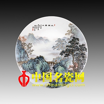 《水潤(rùn)春山》圓盤