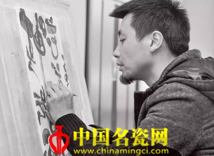 美在發(fā)現(xiàn)、貴在表現(xiàn)——品李青陶瓷人生