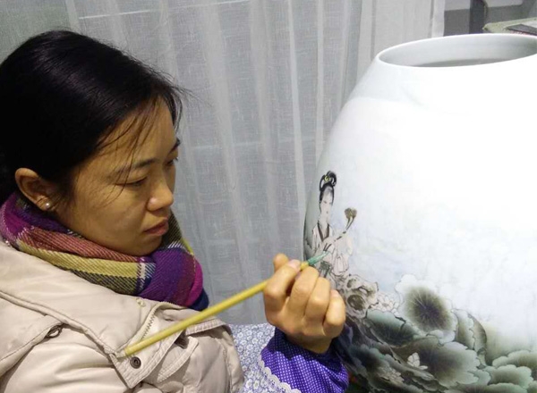 秦丕芳:芳容麗質(zhì)更妖嬈